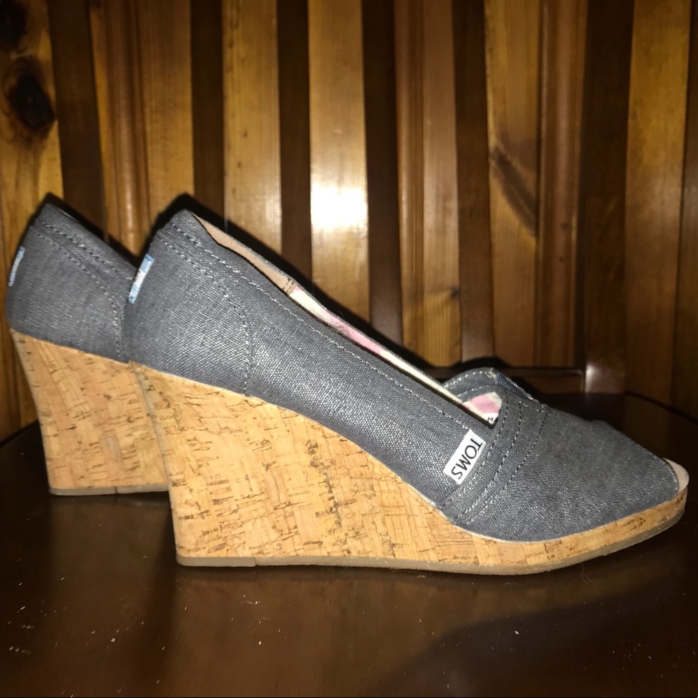 TOMS like new !